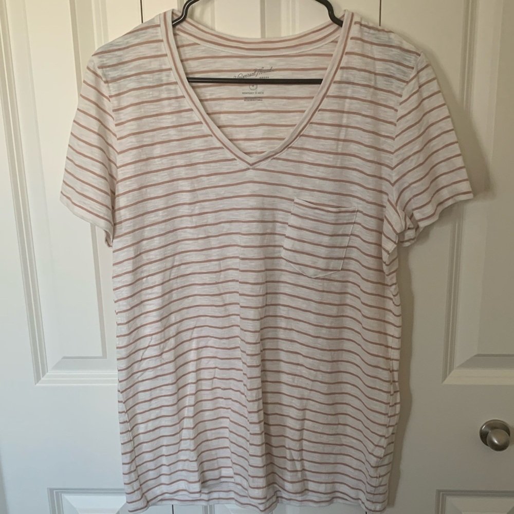 Striped V-neck t shirt👚